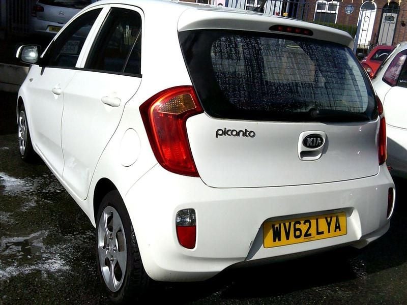 Used Kia Picanto Air 2012 White Hatchback