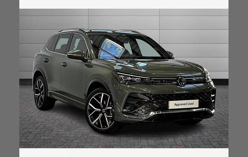 Green New 2025 VW Tiguan R-line SUV | £39,350 (Fair price) - Image 1/4
