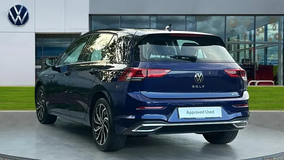 Second-hand VW Golf VIII Style 150 CP (110 kW) 2023 Albastru