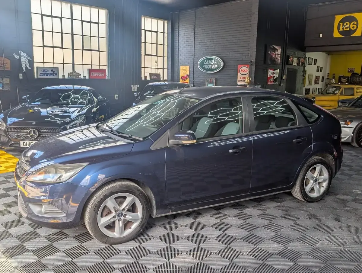 Used Ford Focus Zetec 98 HP (72 kW) 2010 Blue Hatchback