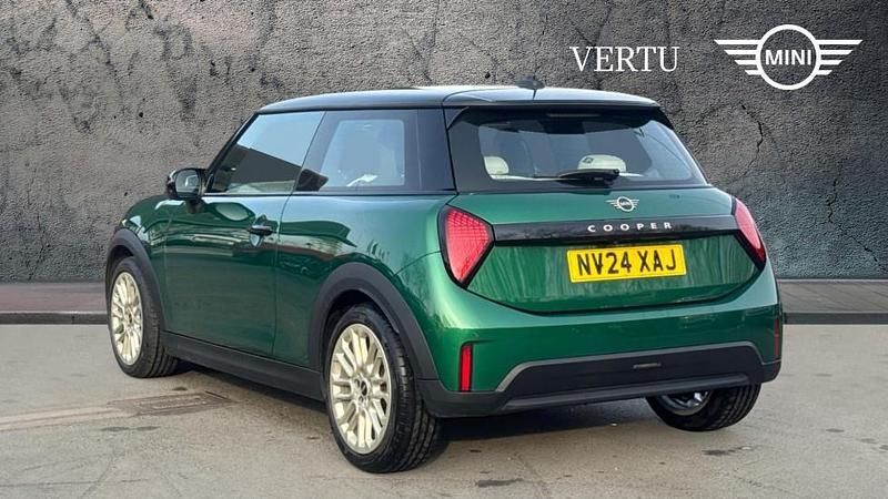 Used Mini Cooper Hatch 156 HP (114 kW) 2024 Green Hatchback