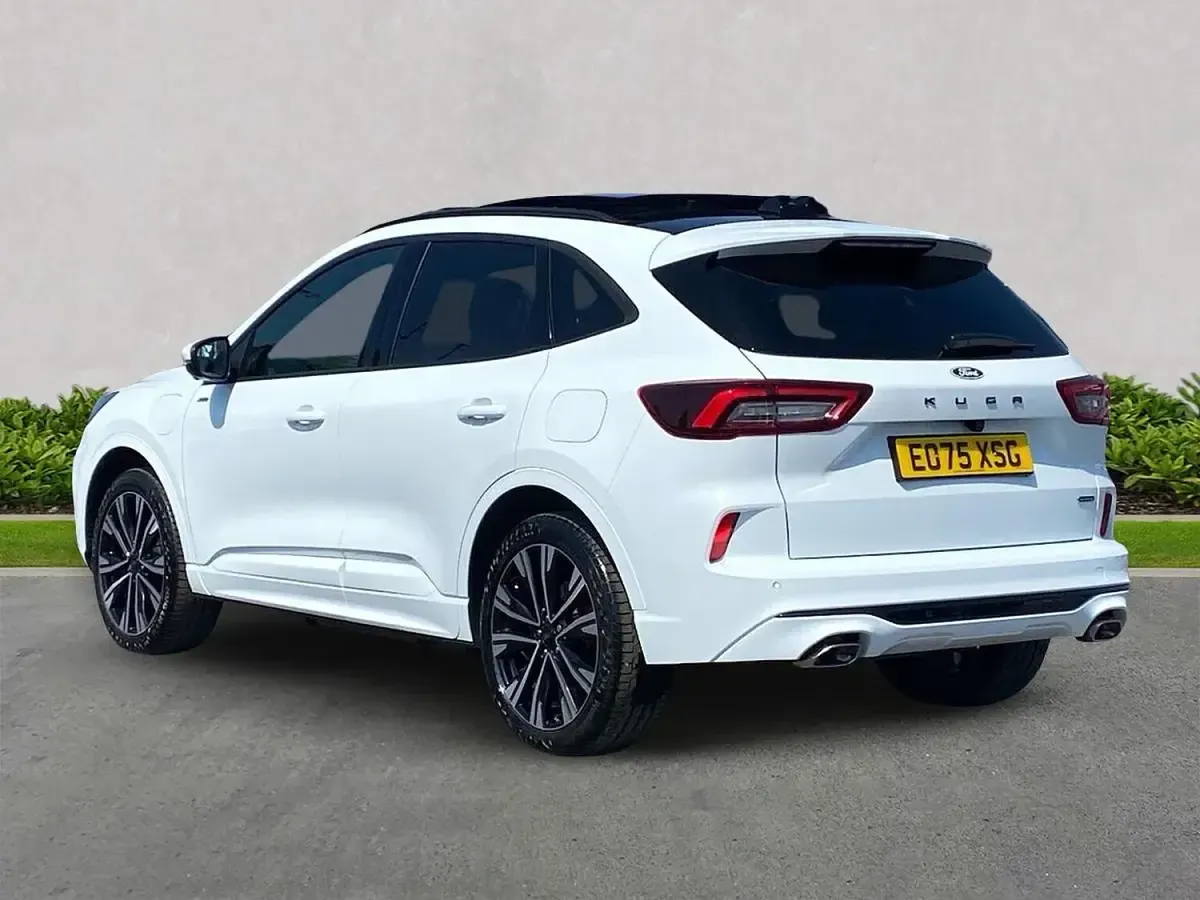 Begagnad Ford Kuga ST-Line X 183 HK (134 kW) 2025 Vit SUV