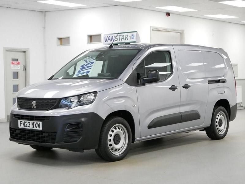 Used Peugeot Partner Premium 100 HP (73 kW) 2023 Grey MPV