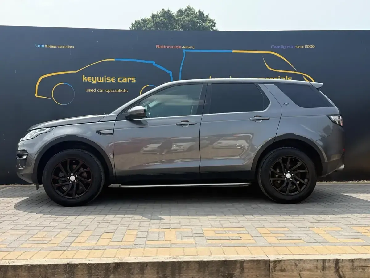 Used Land Rover Discovery 5 SE 2017 Grey SUV