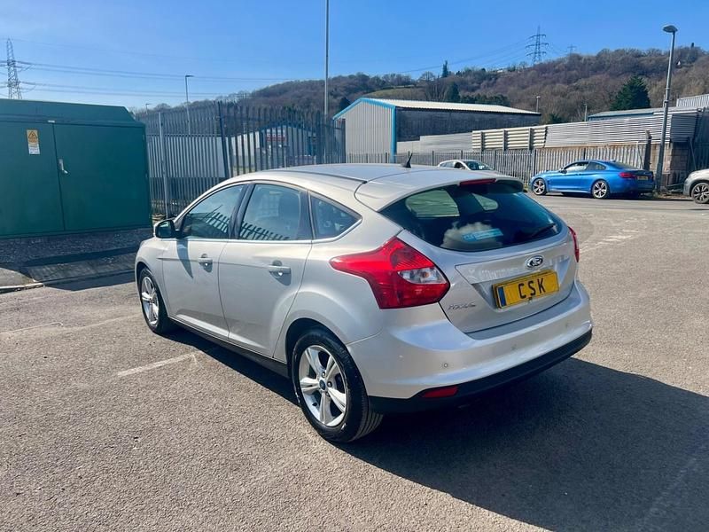 Used Ford Focus Zetec 115 HP (84 kW) 2013 Silver Hatchback