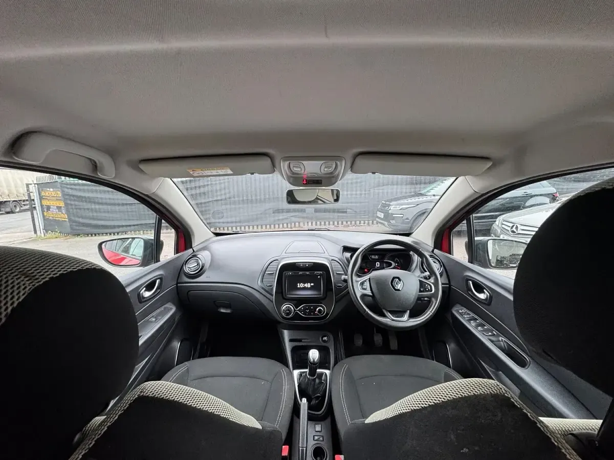 Used Renault Captur Iconic 90 HP (66 kW) 2019 Red/black SUV