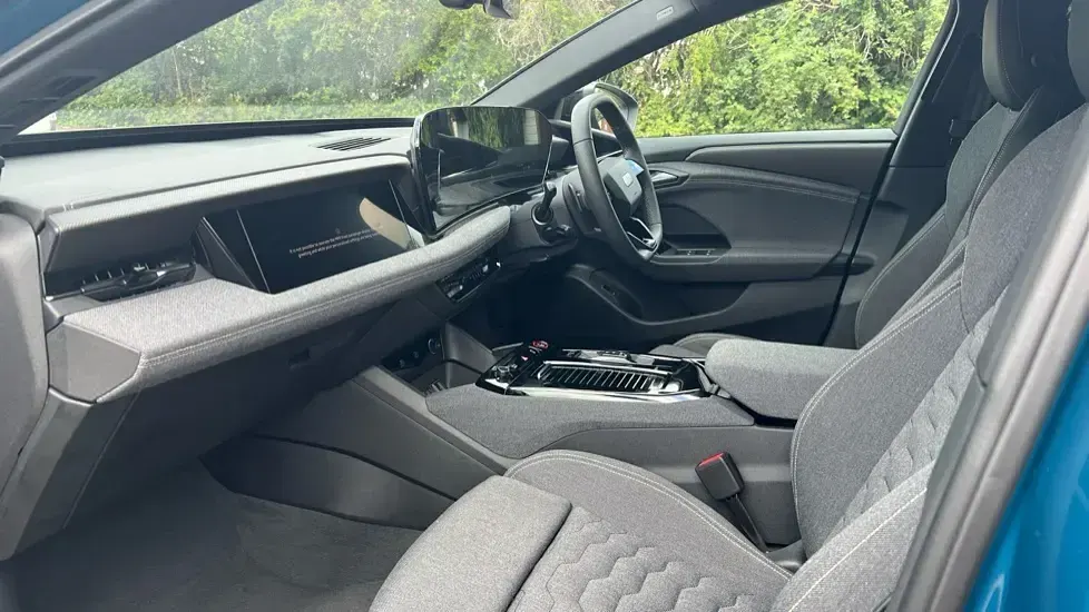 New Audi A6 e-tron Comfort 210 kW (286 HP) 2025 Blue Estate