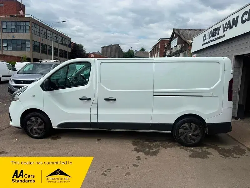 Used Renault Trafic Business 2018 White MPV