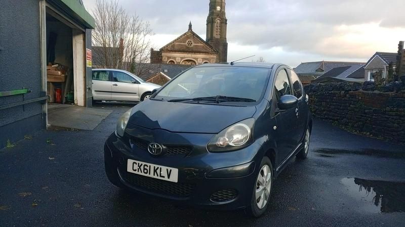 Used Toyota Aygo 67 HP (49 kW) 2011 Grey Hatchback