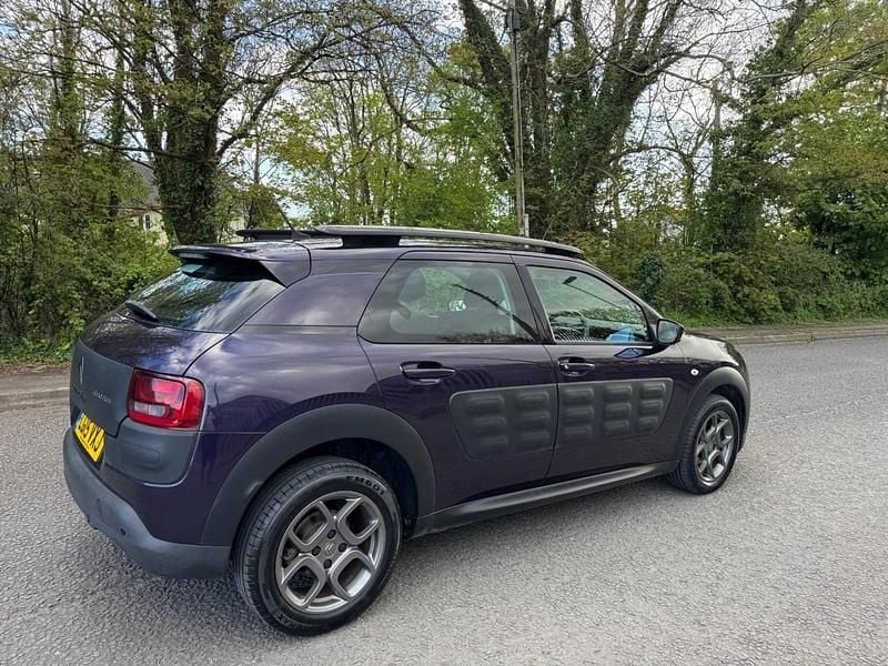 Used Citroën C4 Cactus Feel 2015 Purple Hatchback