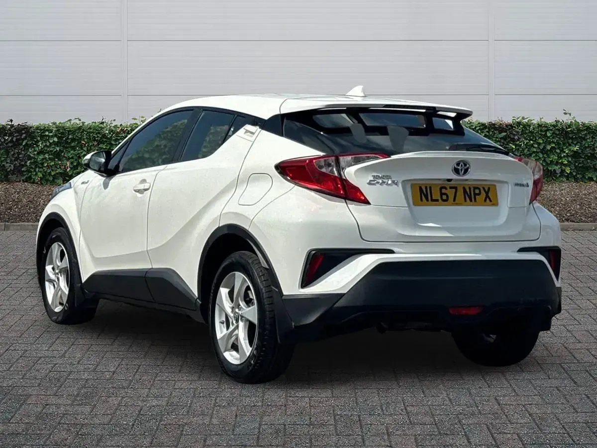 Used Toyota C-HR 122 HP (89 kW) 2017 White SUV