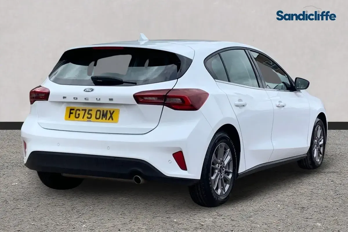 Used Ford Focus Titanium 155 HP (114 kW) 2024 Frozen white (premium colour) Hatchback
