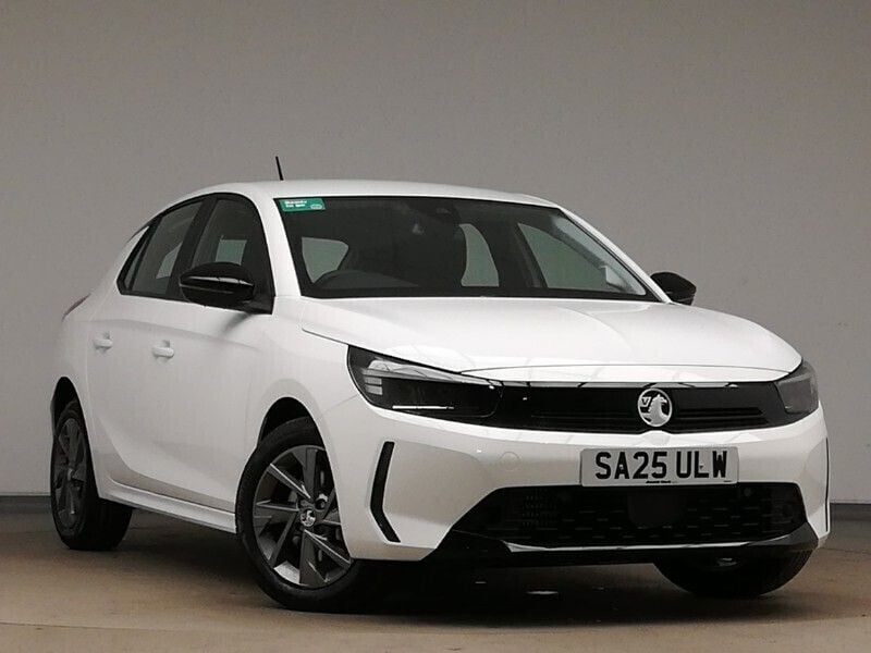 Brilliant paint arctic white New 2025 Vauxhall Corsa Design Edition Hatchback | £16,998 (Fair price) - Image 1/4