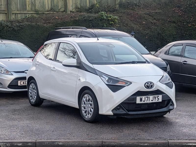 White Used 2021 Toyota Aygo X-play Hatchback | £9,995 (Fair price) - Image 1/4
