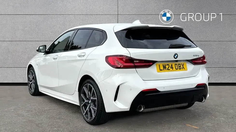 Begagnad BMW 128 Shadowline 265 HK (194 kW) 2024 Vit Halvkombi