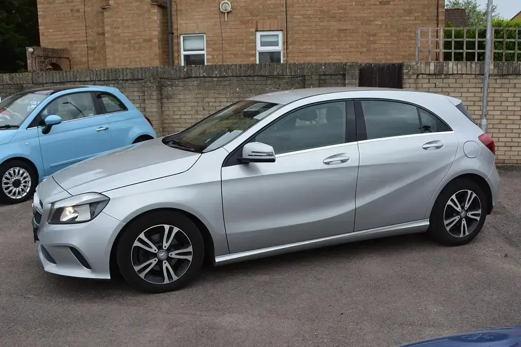 Begagnad Mercedes A180 SE 2015 Silver Halvkombi