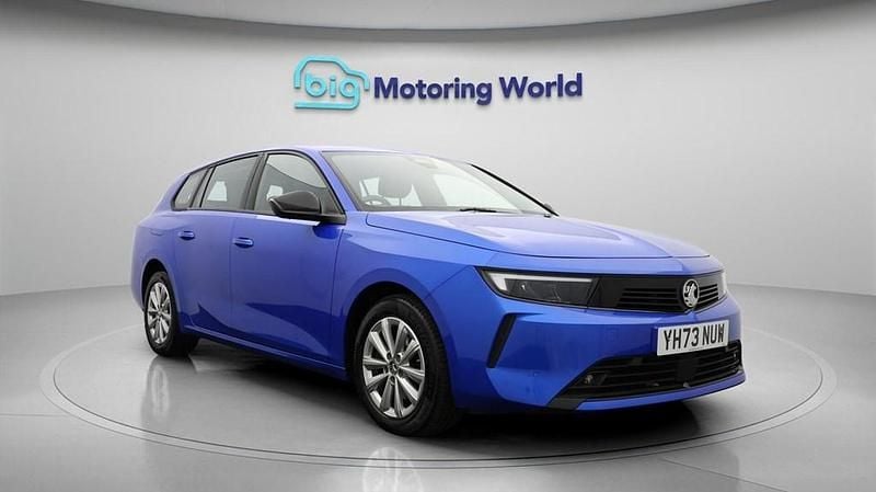 Used Vauxhall Astra Design Edition 130 HP (95 kW) 2024 Blue Estate