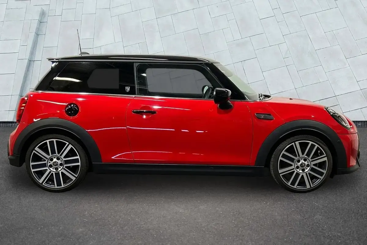 Begagnad Mini Cooper S Exclusive 176 HK (129 kW) 2022 Röd Halvkombi