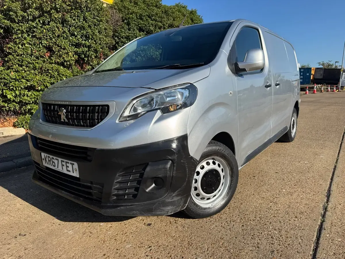 Used Peugeot Expert 120 HP (88 kW) 2017 Silver Van
