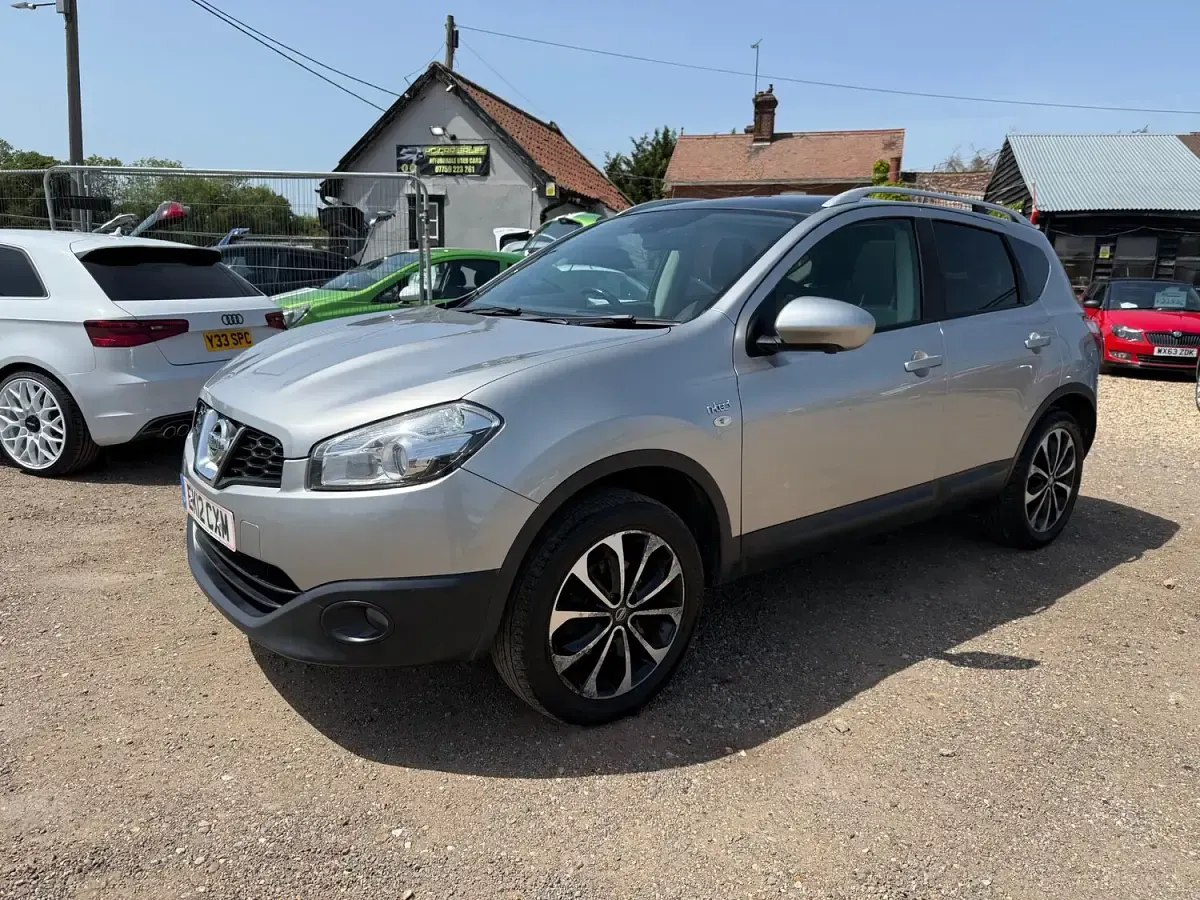 Used Nissan Qashqai N-TEC 117 HP (86 kW) 2012 Silver SUV