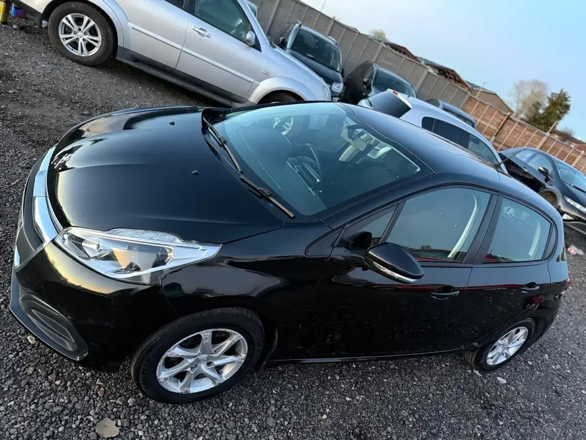 Used Peugeot 208 Active 80 HP (58 kW) 2018 Black Hatchback