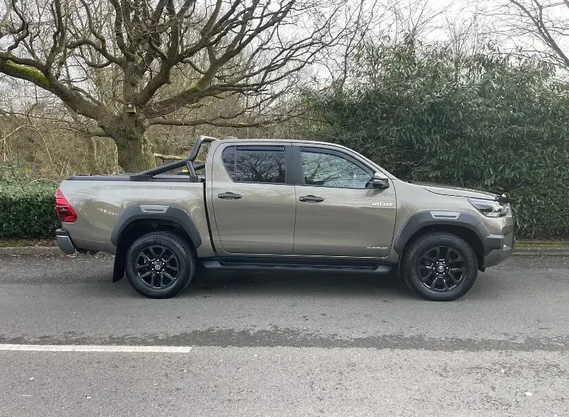 Used Toyota HiLux 204 HP (150 kW) 2025 Bronze Pickup