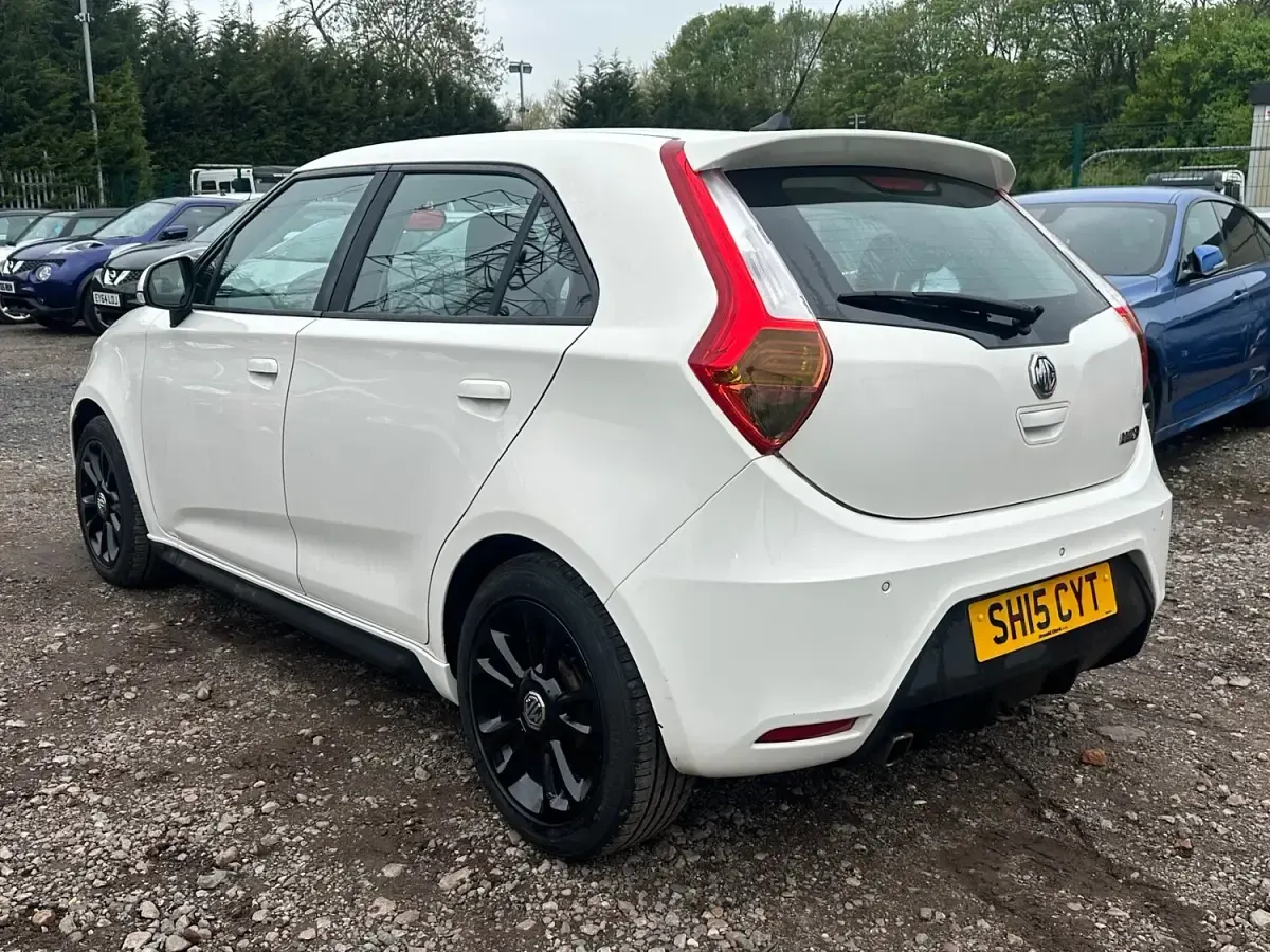 Used MG MG3 106 HP (77 kW) 2015 White Hatchback