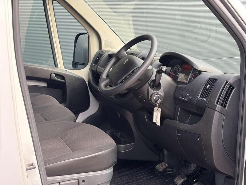 Used Peugeot Boxer Premium 140 HP (102 kW) 2023 White Van