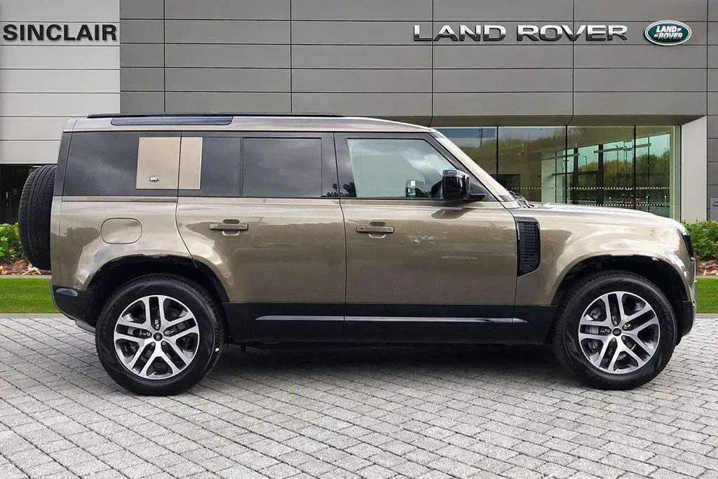 Used Land Rover Defender Dynamic 296 HP (217 kW) 2023 Brown SUV