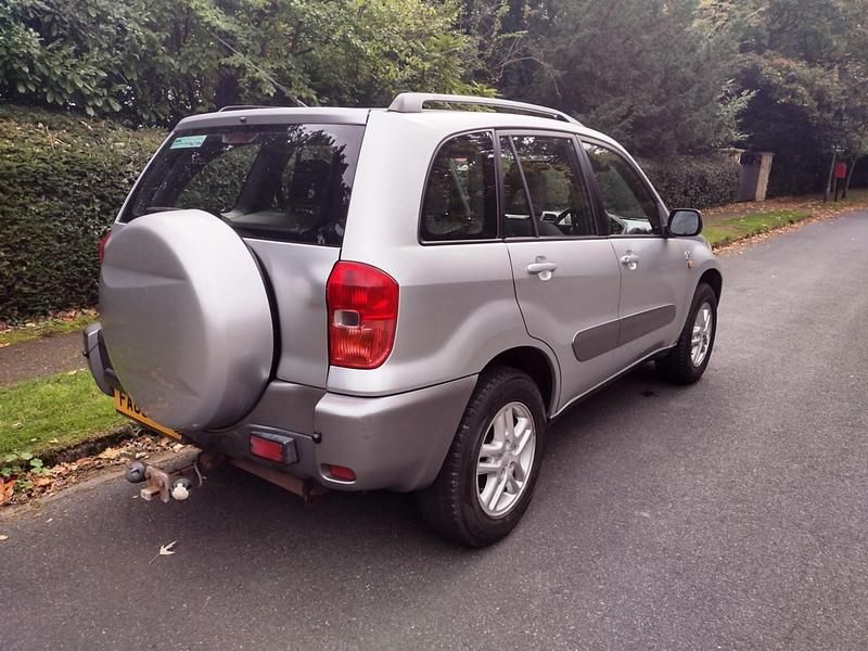 Used Toyota RAV4 147 HP (108 kW) 2003 Silver SUV