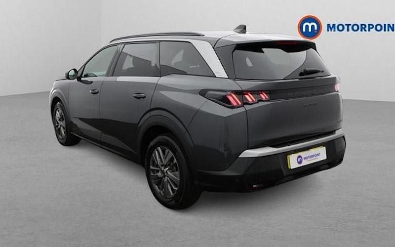 Second-hand Peugeot 5008 Allure 145 CP (106 kW) 2025 Gri SUV