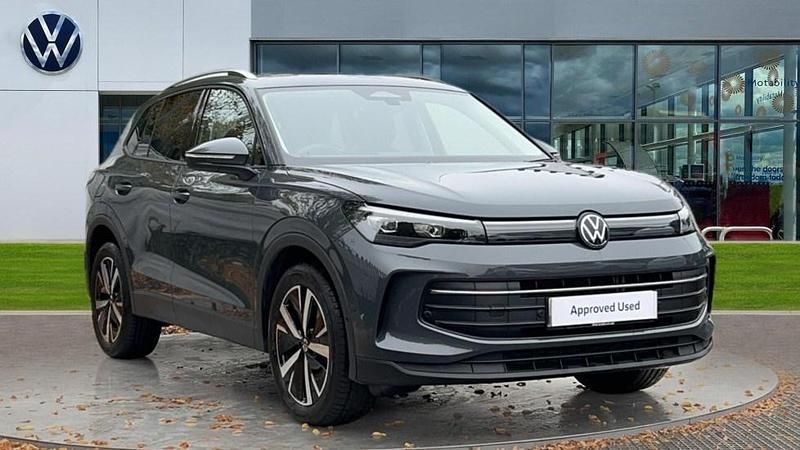 Dolphin grey metallic Used 2025 VW Tiguan Match SUV | £28,999 (Expensive) - Image 1/4