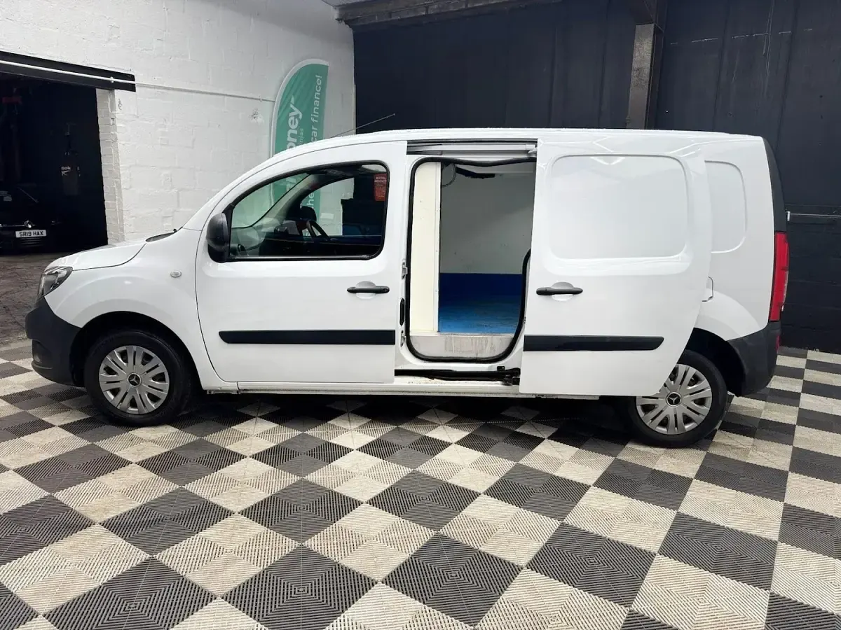 Used Mercedes Citan 109 90 HP (66 kW) 2017 White MPV