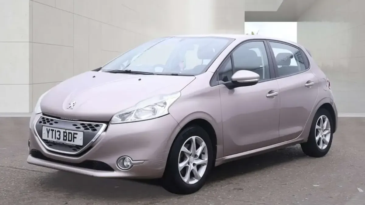 Used Peugeot 208 Active 70 HP (51 kW) 2013 Pink Hatchback