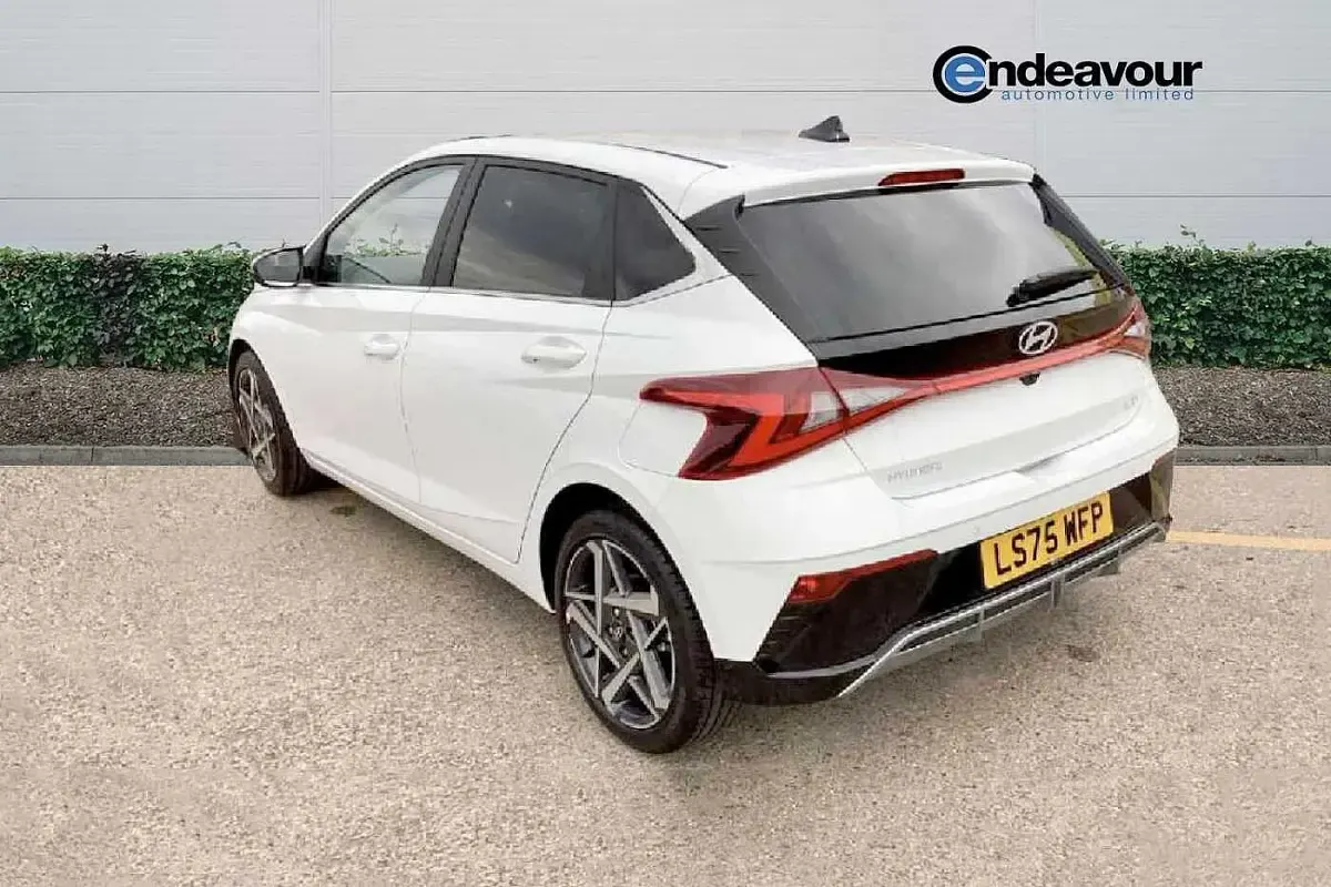Used Hyundai i20 Premium 90 HP (66 kW) 2025 White Hatchback