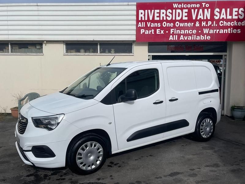 Used Vauxhall Combo Sportive 100 HP (73 kW) 2020 White MPV