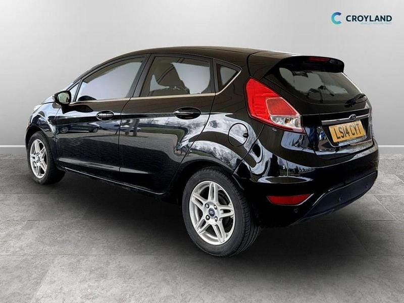 Used Ford Fiesta Zetec 80 HP (58 kW) 2014 Black Hatchback