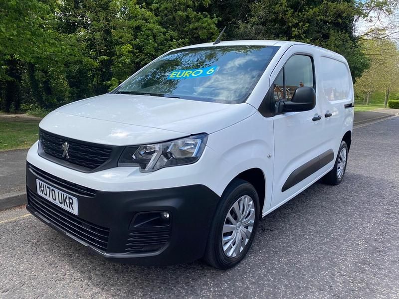 Usado Peugeot Partner 131 HP (96 kW) 2020 Branco Monovolume