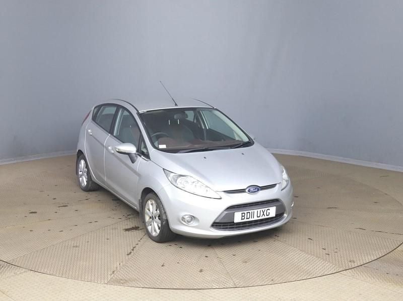 Used Ford Fiesta Zetec 96 HP (70 kW) 2011 Silver Hatchback