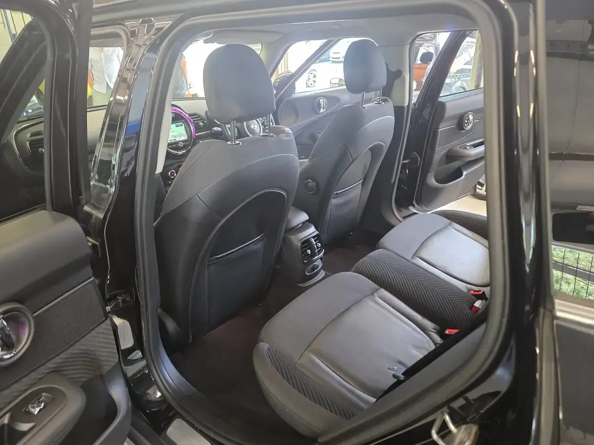 Used Mini Cooper Clubman 136 HP (100 kW) 2017 Black Estate