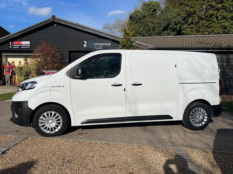 Used Toyota Proace 100 kW (136 HP) 2022 White MPV