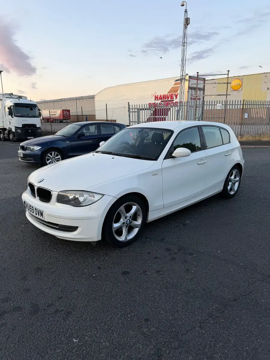 Used BMW 118 Sport Line 2009 White Hatchback