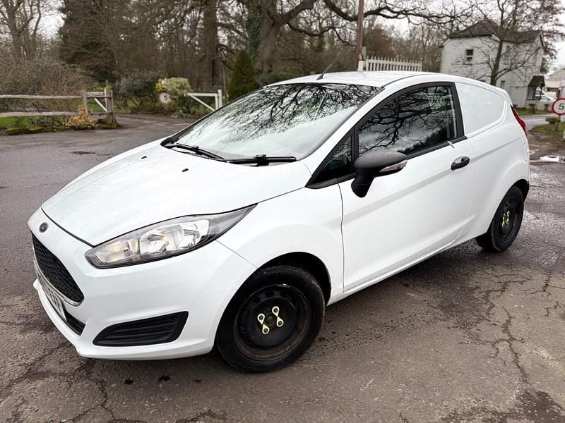 Usado Ford Fiesta 2017 Blanco Van
