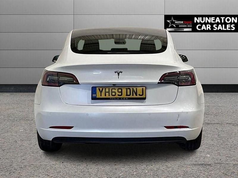 Used Tesla Model 3 Standard Range Plus 177 kW (241 HP) 2019 White Sedan