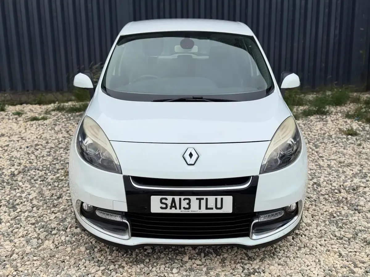 Used Renault Scénic III Dynamique 2013 White MPV