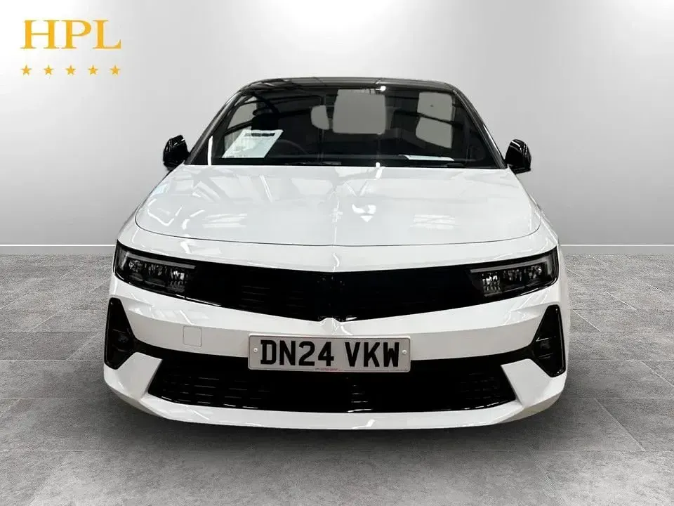 Used Vauxhall Astra S 130 HP (95 kW) 2024 White Hatchback