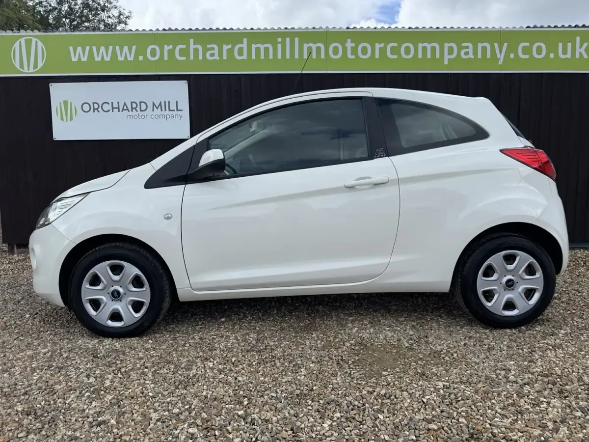 Begagnad Ford Ka 69 HK (50 kW) 2015 Vit Halvkombi