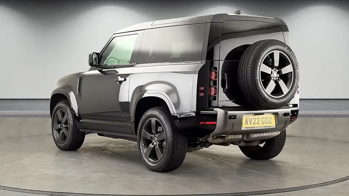 Used Land Rover Defender HSE Dynamic 250 HP (183 kW) 2022 Carpathian grey SUV