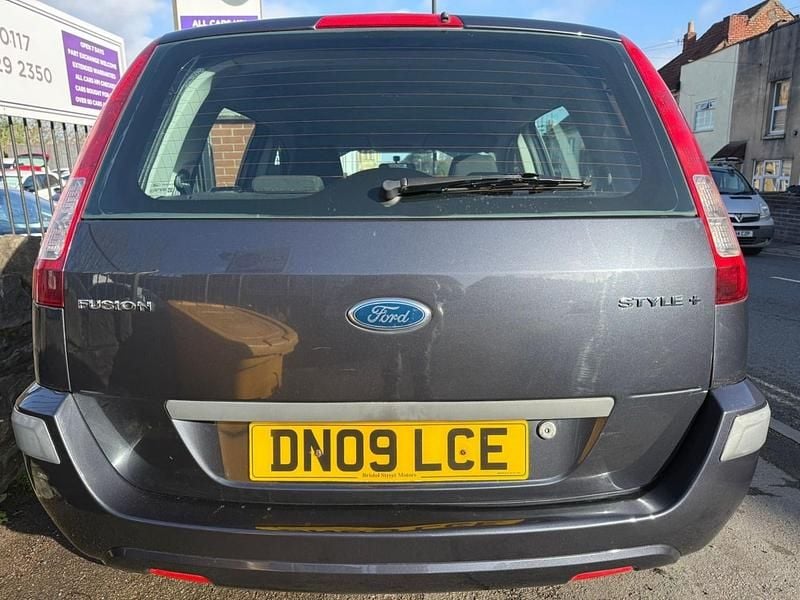 Used Ford Fusion Style 79 HP (58 kW) 2009 Grey Hatchback
