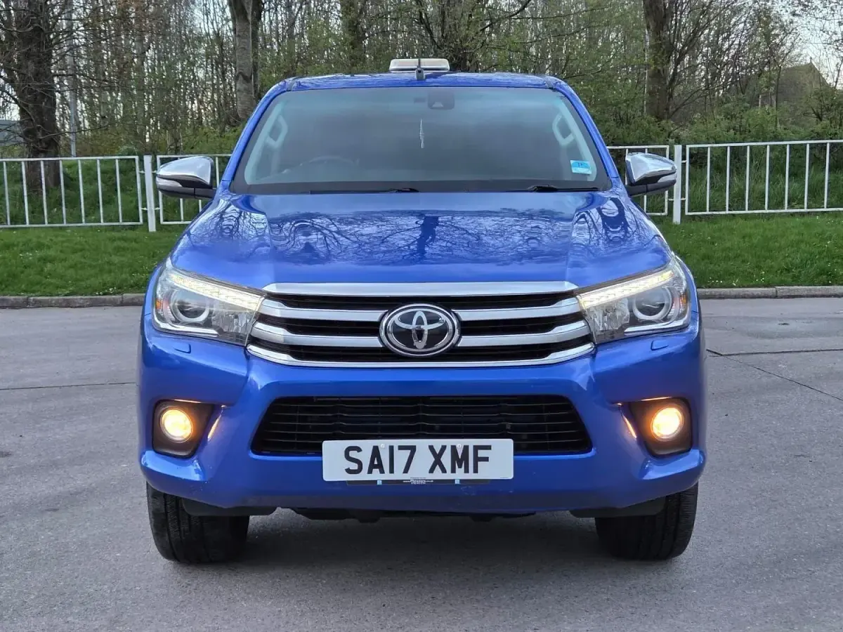Used Toyota HiLux 150 HP (110 kW) 2017 Blue Pickup